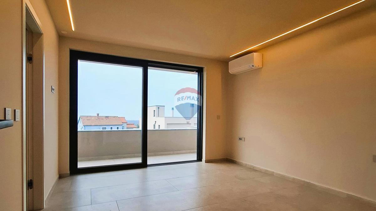 Poreč, Dintorni, Moderna casa indipendente con piscina