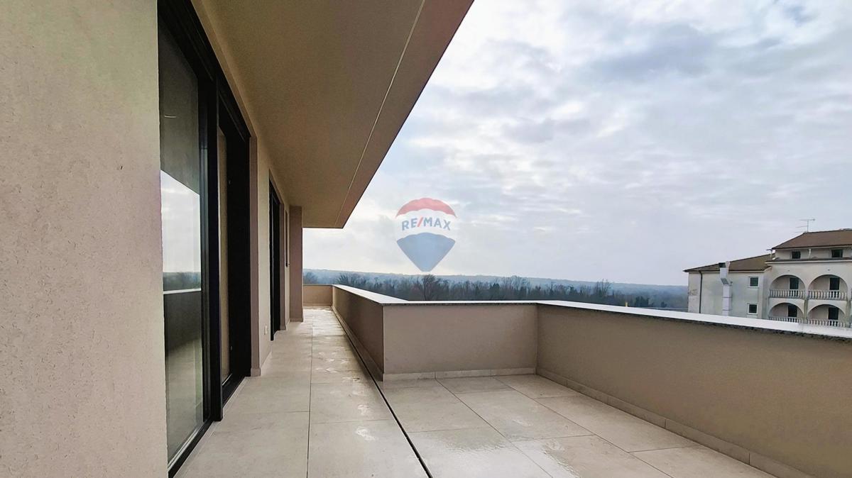 Poreč, Dintorni, Moderna casa indipendente con piscina