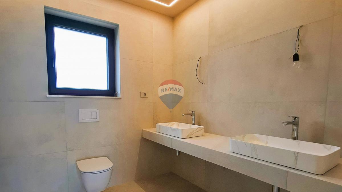 Poreč, Dintorni, Moderna casa indipendente con piscina