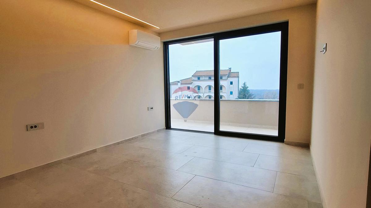 Poreč, Dintorni, Moderna casa indipendente con piscina