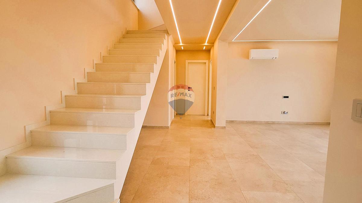 Poreč, Dintorni, Moderna casa indipendente con piscina