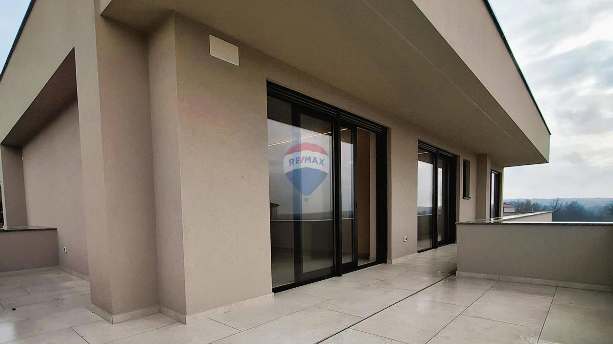 Poreč, Dintorni, Moderna casa indipendente con piscina