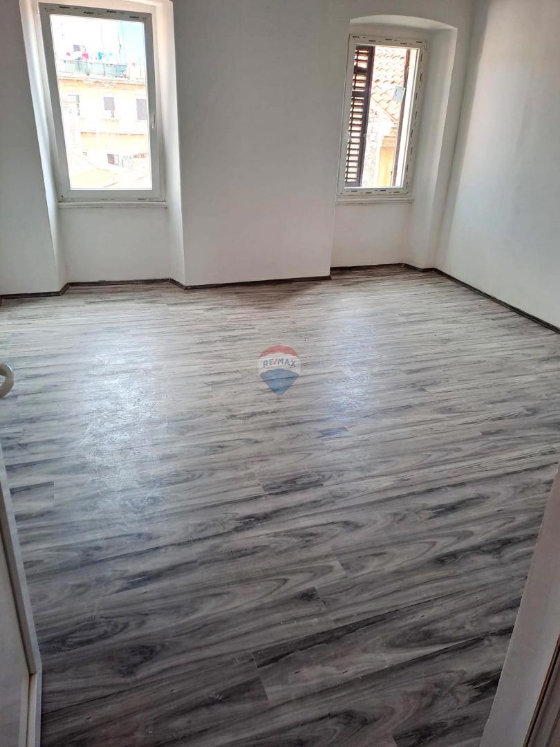 Istria, Pola – Appartamento nel centro di Pola, zona pedonale, 70 m2, ristrutturato