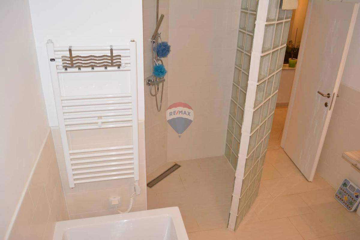 ISTRIA, NOVA VAS – Casa con piscina e appartamento