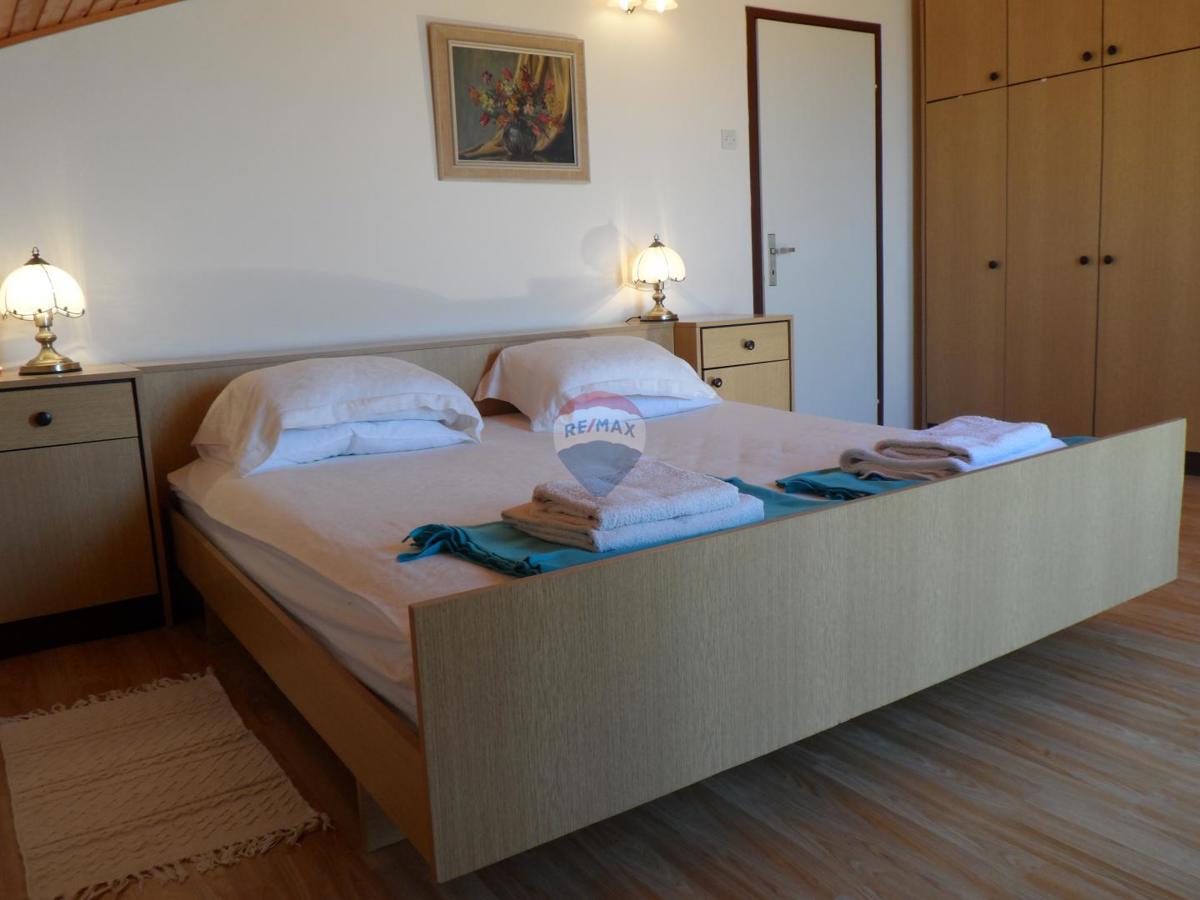 ISTRIA, NOVA VAS – Casa con piscina e appartamento