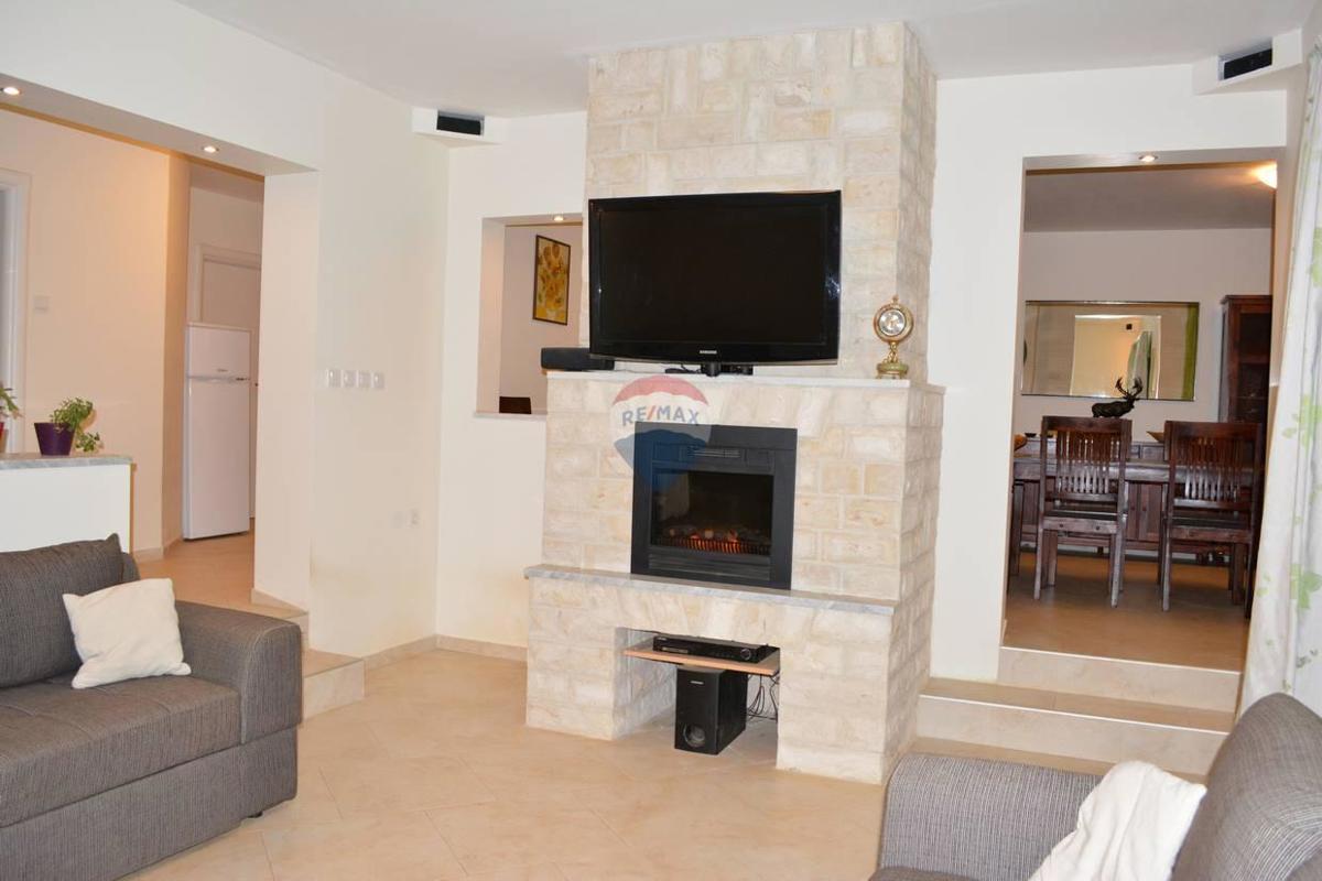 ISTRIA, NOVA VAS – Casa con piscina e appartamento