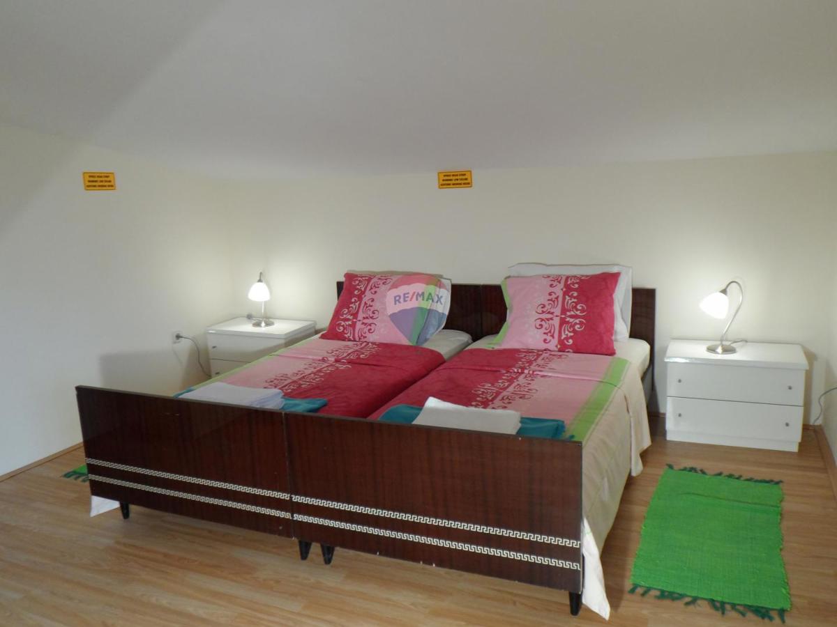 ISTRIA, NOVA VAS – Casa con piscina e appartamento