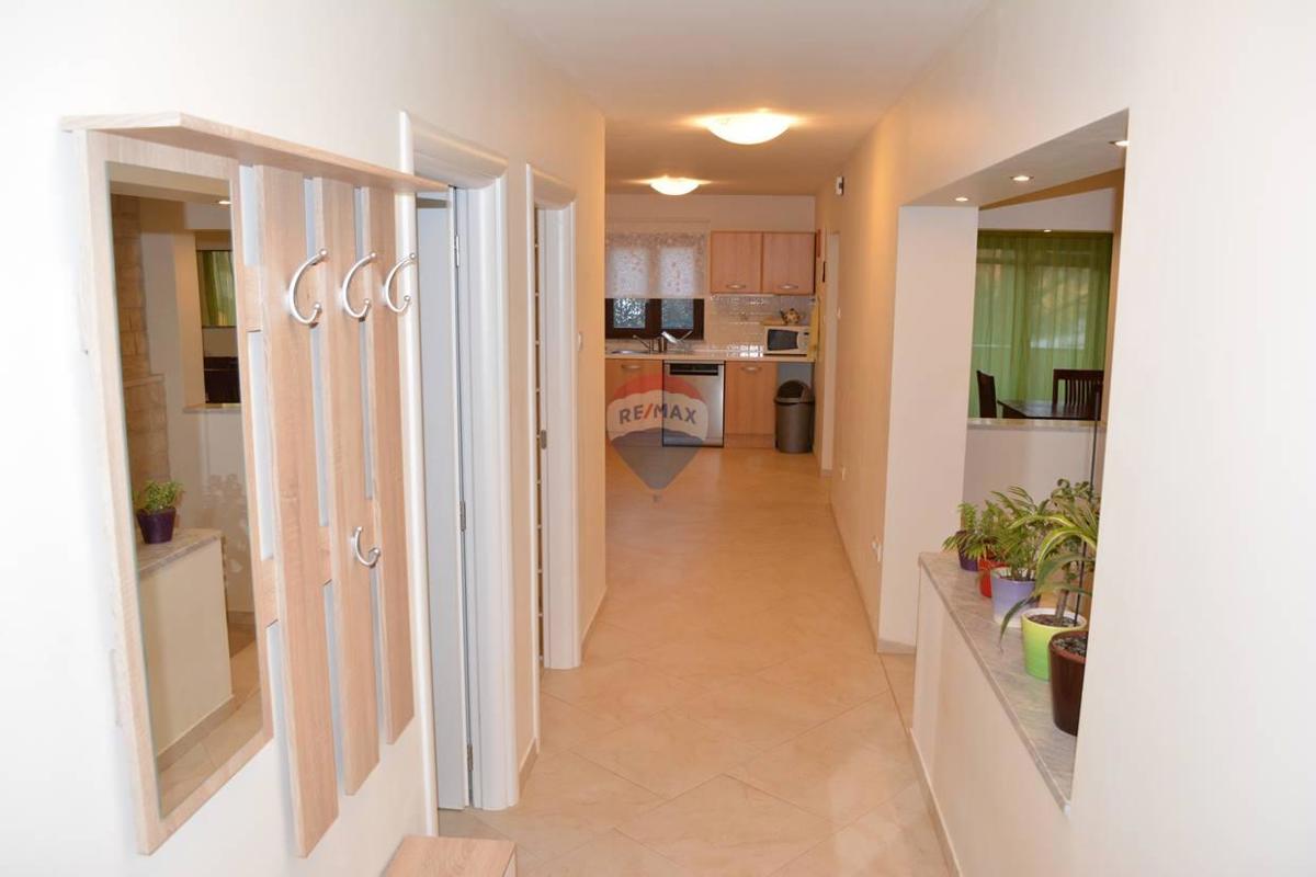 ISTRIA, NOVA VAS – Casa con piscina e appartamento