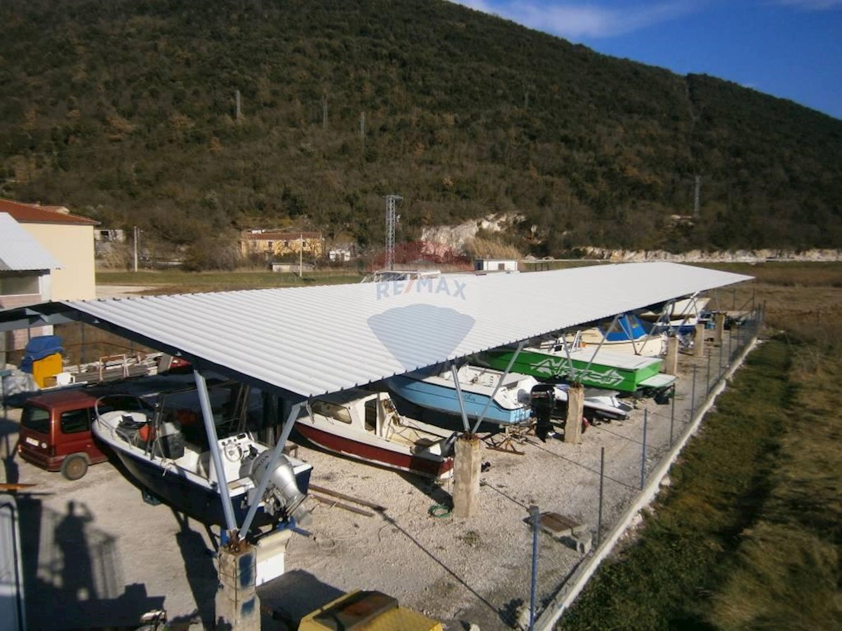 Attività commerciale Raša, 4.000m2