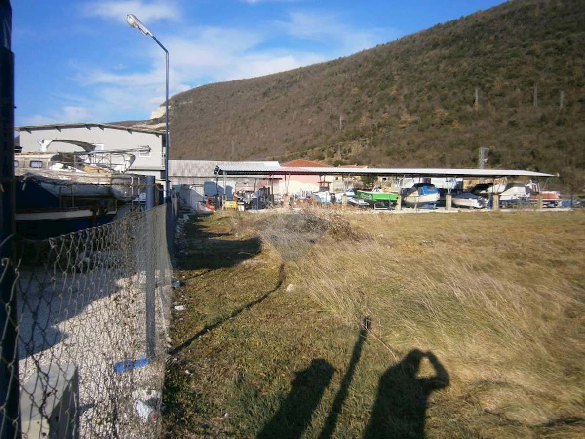 Attività commerciale Raša, 4.000m2