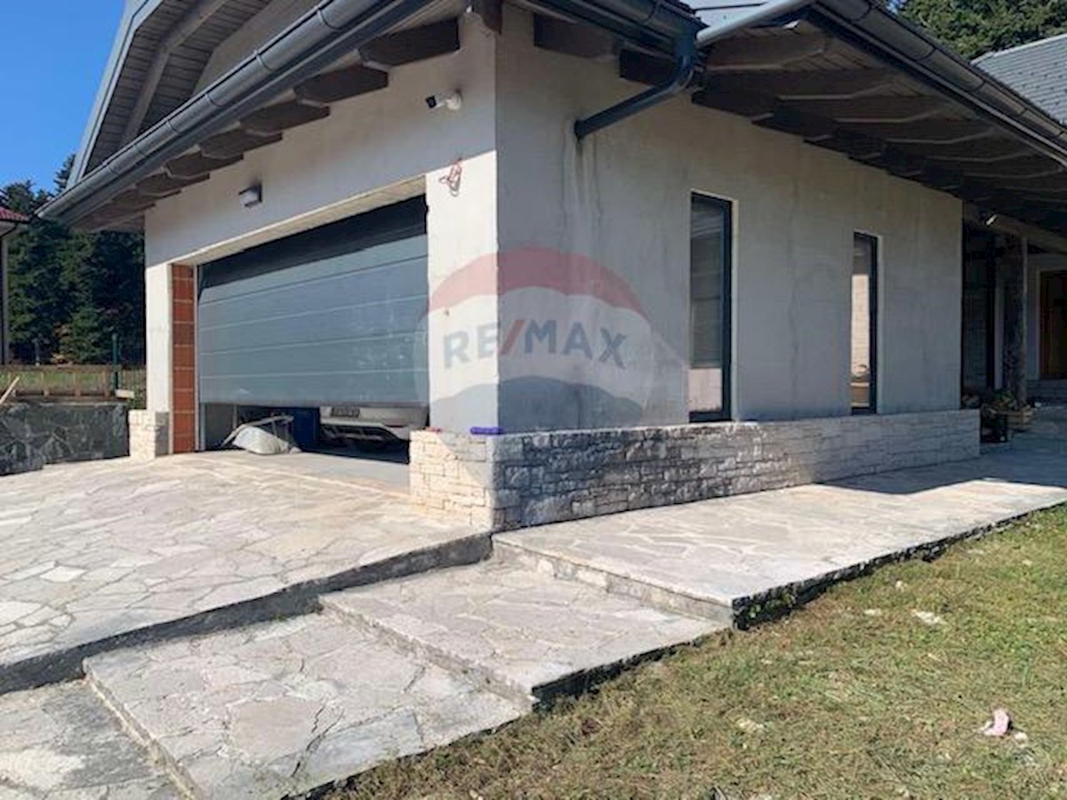 Villa Singola/Casa Vacanza Delnice, 500m2