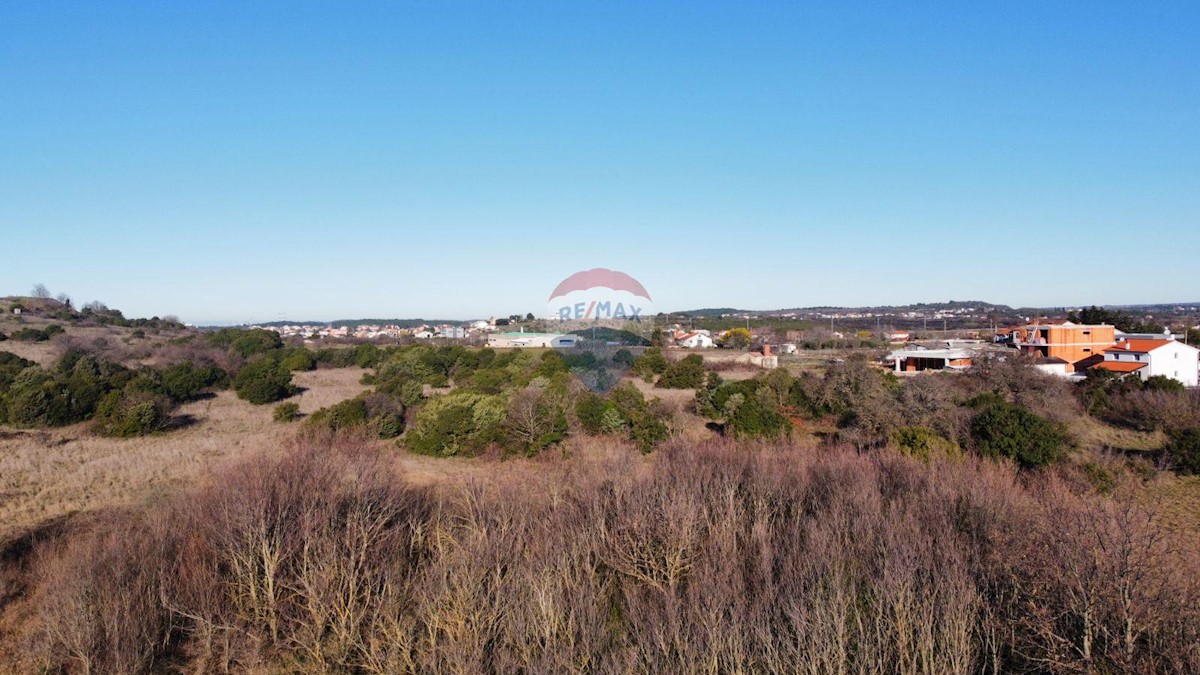 Terreno edificabile okolica Pule, Pula, 694m2