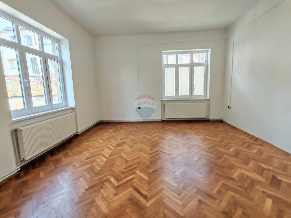 Appartamento Zvijezda, Karlovac, 258m2