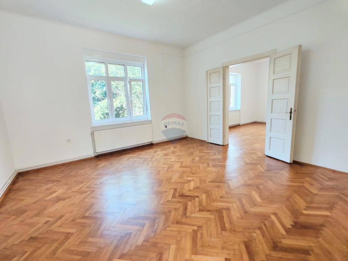 Appartamento Zvijezda, Karlovac, 258m2
