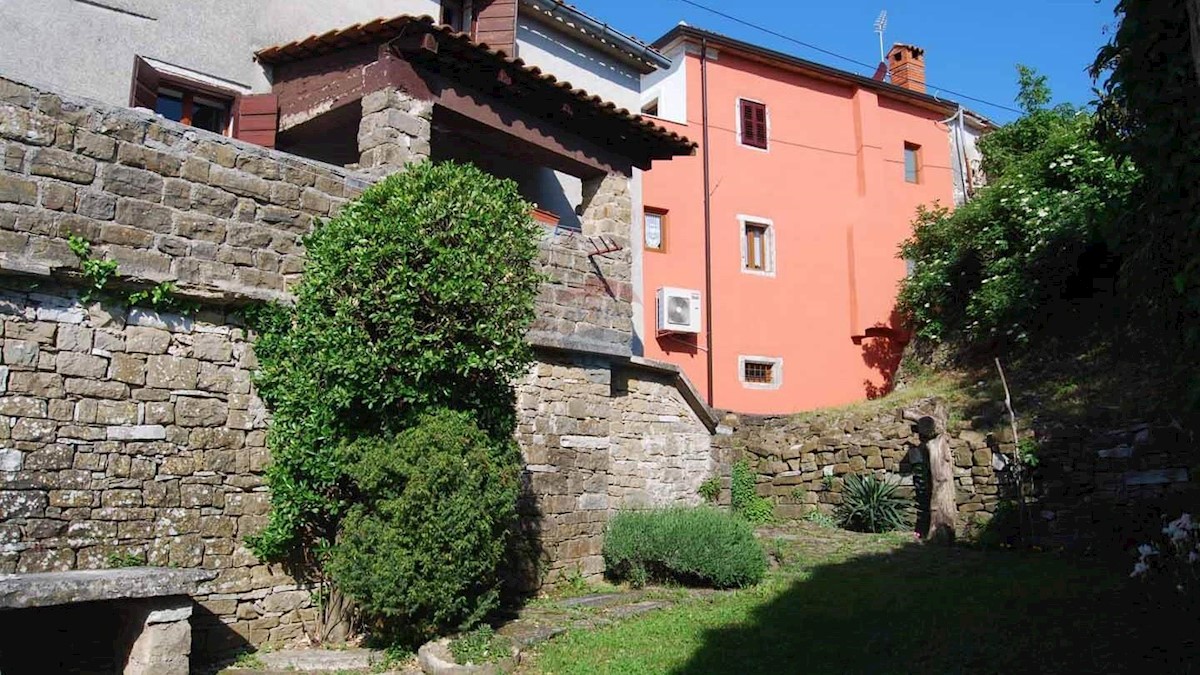 Casa Oprtalj, 98m2