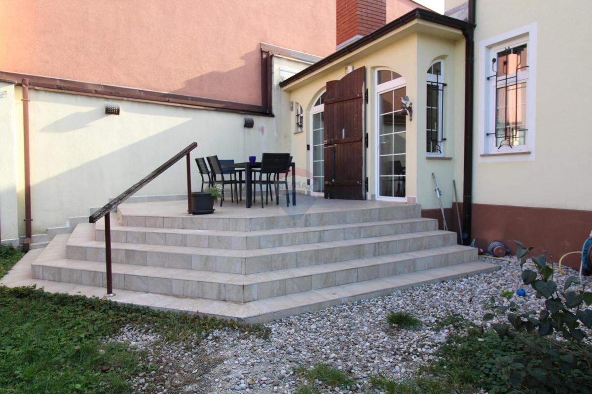 Casa Centar, Velika Gorica, 437m2