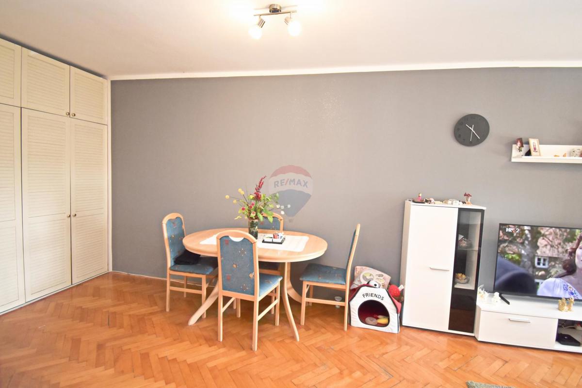 Appartamento Folnegovićevo naselje, Peščenica - Žitnjak, 42m2