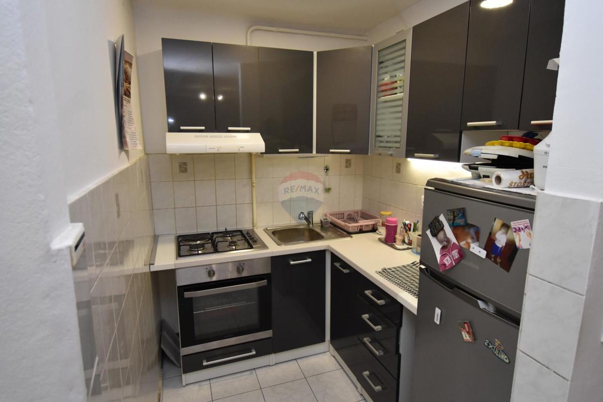 Appartamento Folnegovićevo naselje, Peščenica - Žitnjak, 42m2