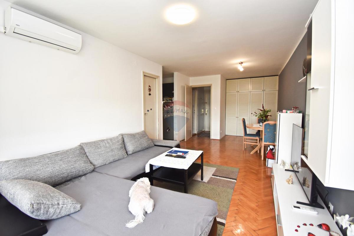 Appartamento Folnegovićevo naselje, Peščenica - Žitnjak, 42m2