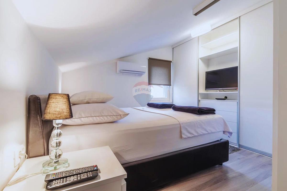 Novi Vinodolski – Appartamento con Due Camere da Letto in una Posizione Richiesta