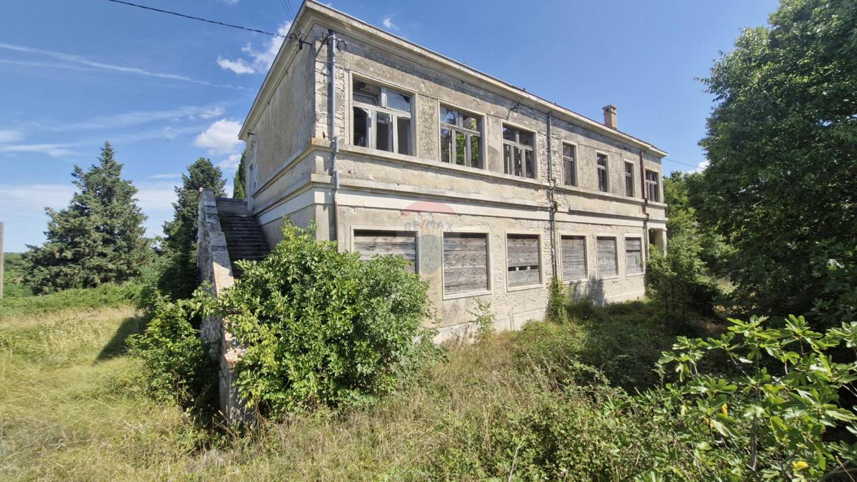 Istria, Kujići – Prestigiosa proprietà storica con alto potenziale di investimento