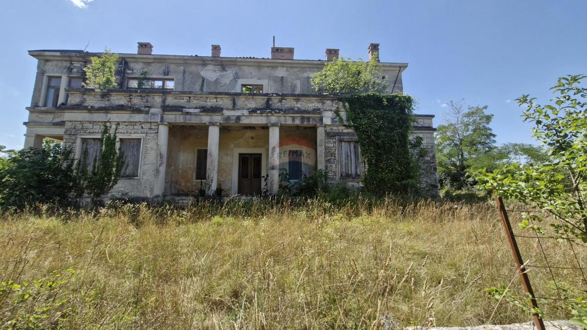 Istria, Kujići – Prestigiosa proprietà storica con alto potenziale di investimento