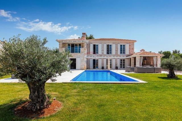 Istria, Kujići – Prestigiosa proprietà storica con alto potenziale di investimento
