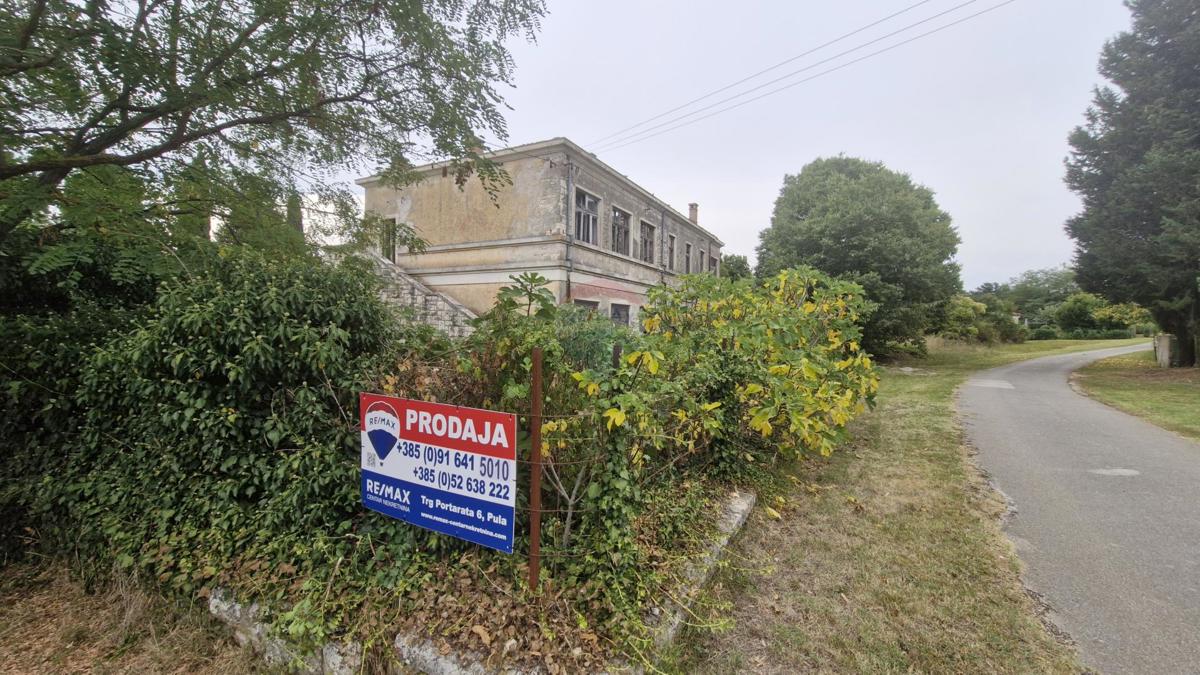 Istria, Kujići – Prestigiosa proprietà storica con alto potenziale di investimento