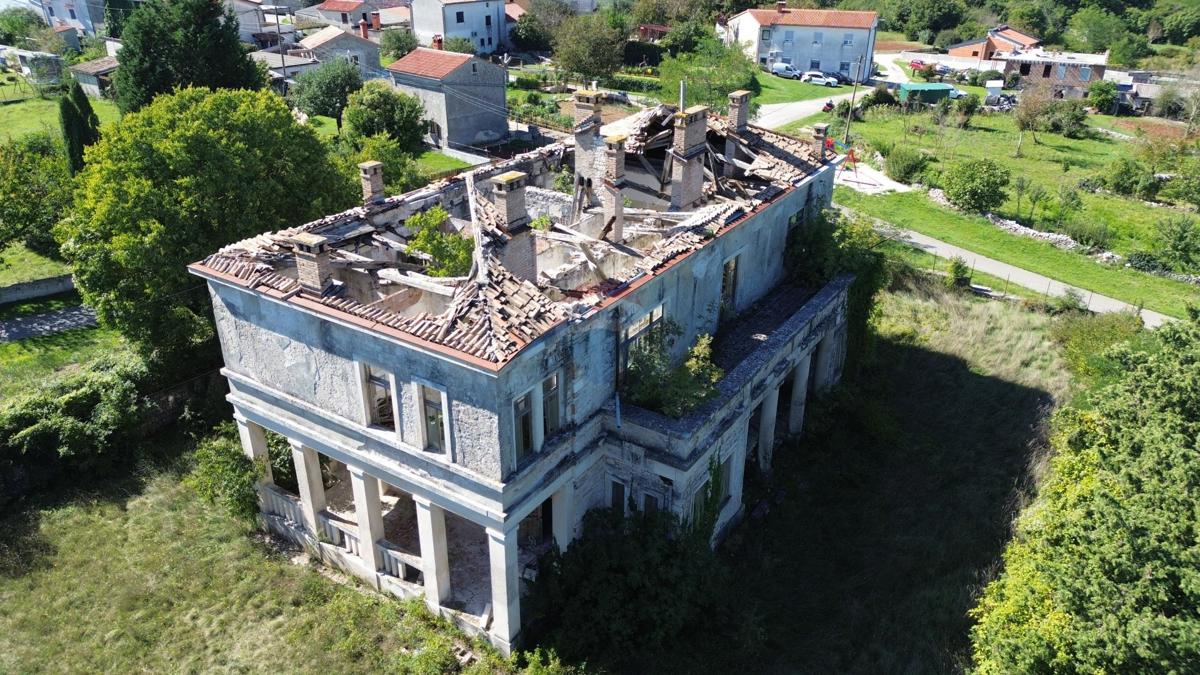 Istria, Kujići – Prestigiosa proprietà storica con alto potenziale di investimento