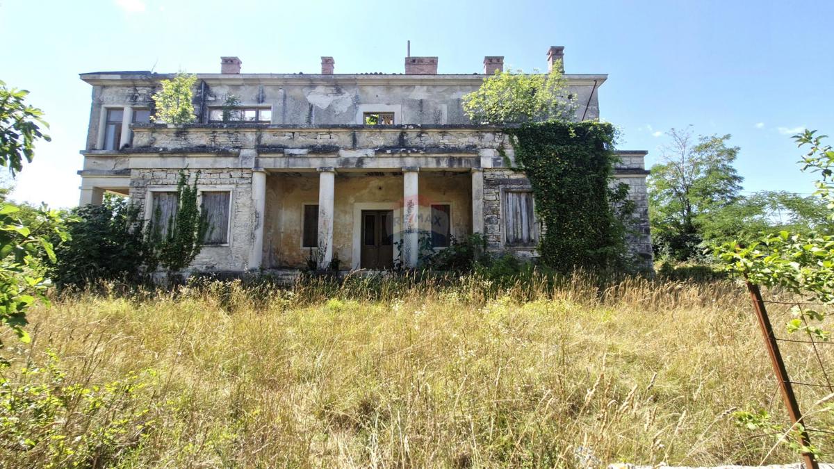 Istria, Kujići – Prestigiosa proprietà storica con alto potenziale di investimento