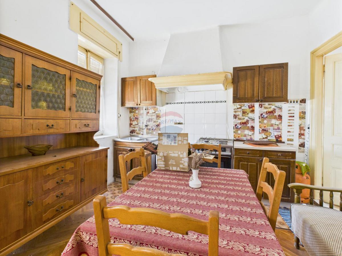 Istria, Rovigno – Opportunità Unica – Appartamento in Villa Storica con Vista Mare