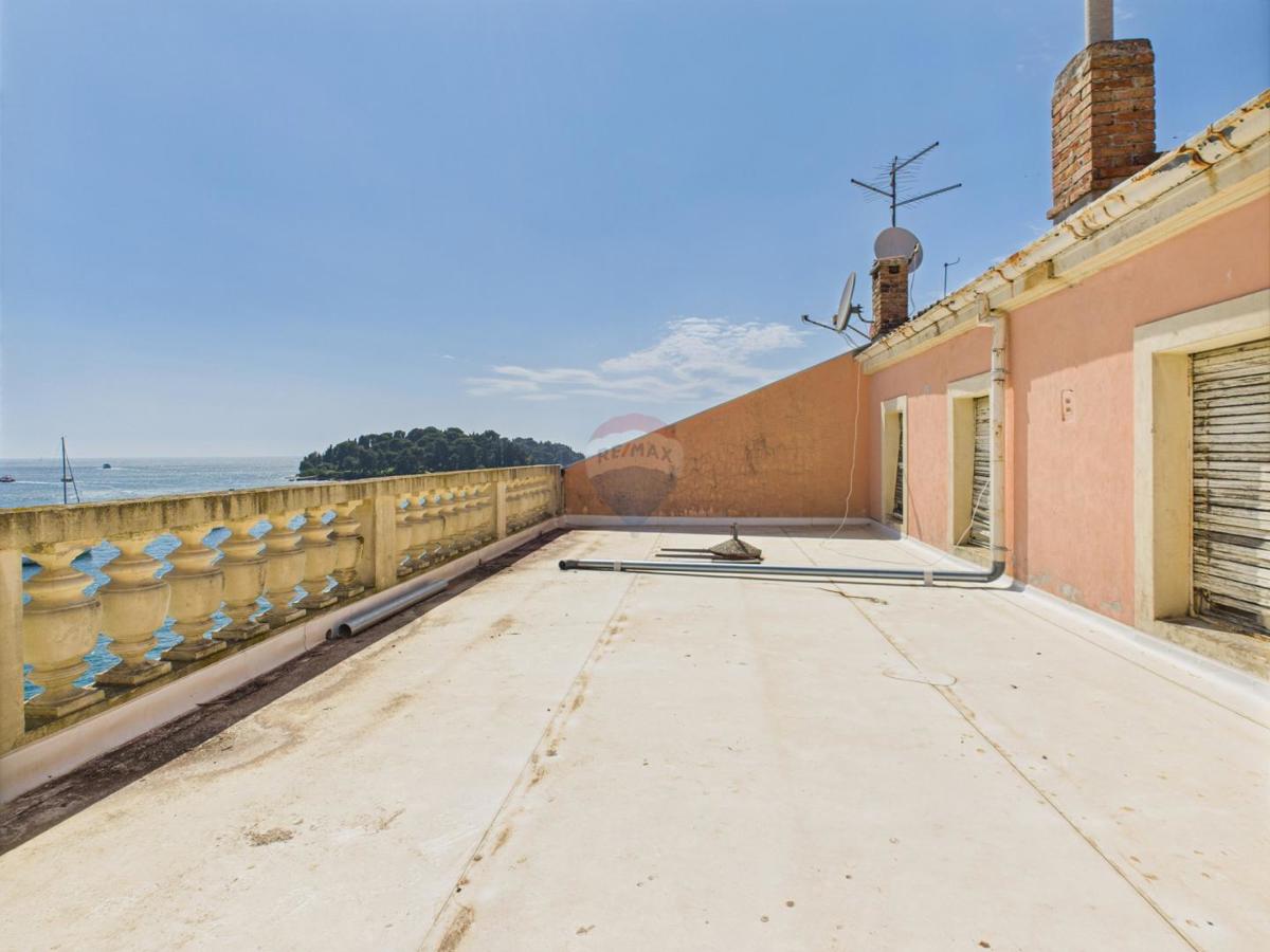 Istria, Rovigno – Opportunità Unica – Appartamento in Villa Storica con Vista Mare