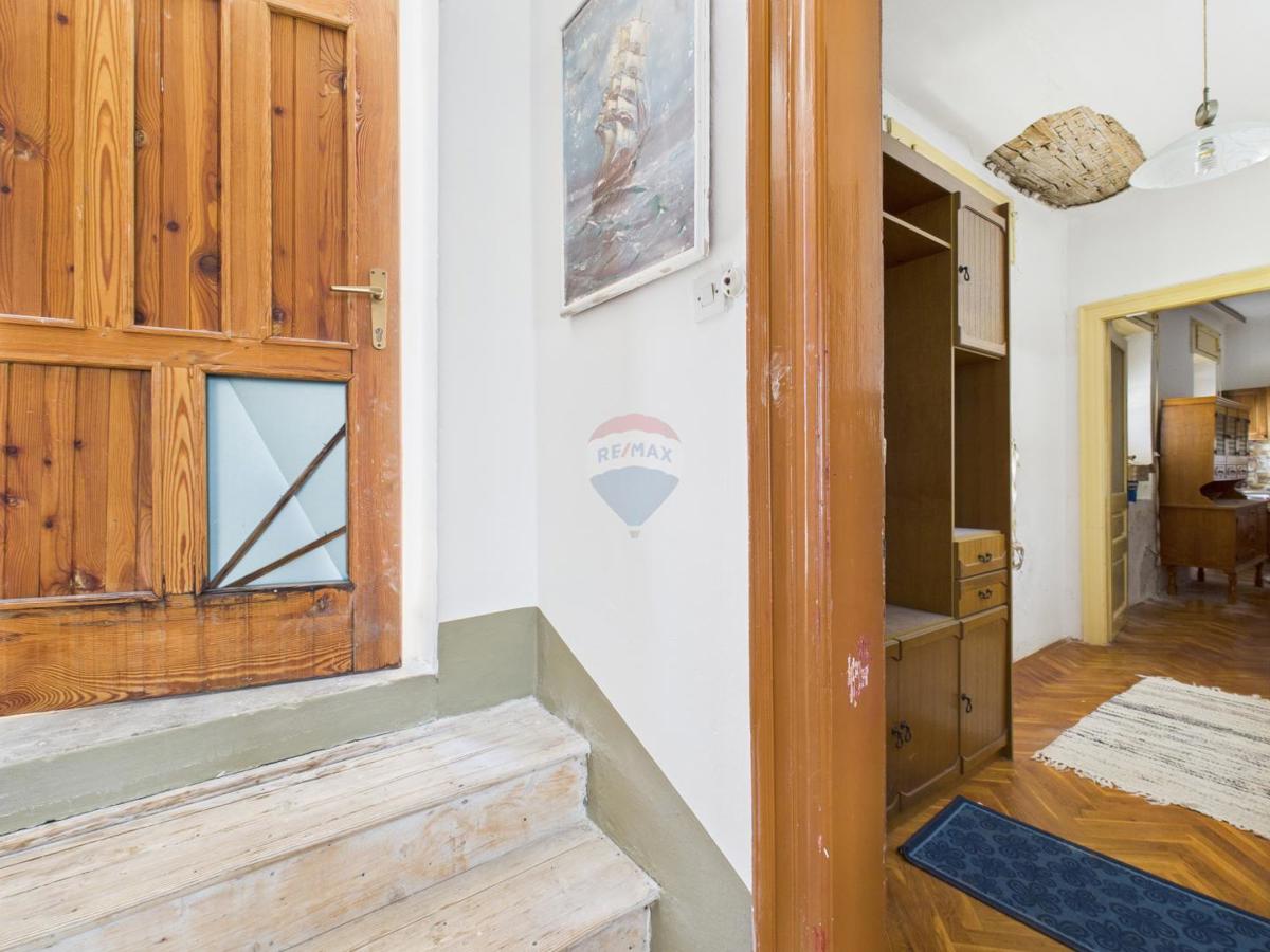 Istria, Rovigno – Opportunità Unica – Appartamento in Villa Storica con Vista Mare