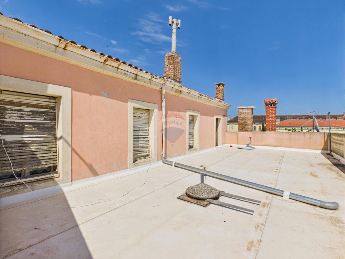Istria, Rovigno – Opportunità Unica – Appartamento in Villa Storica con Vista Mare