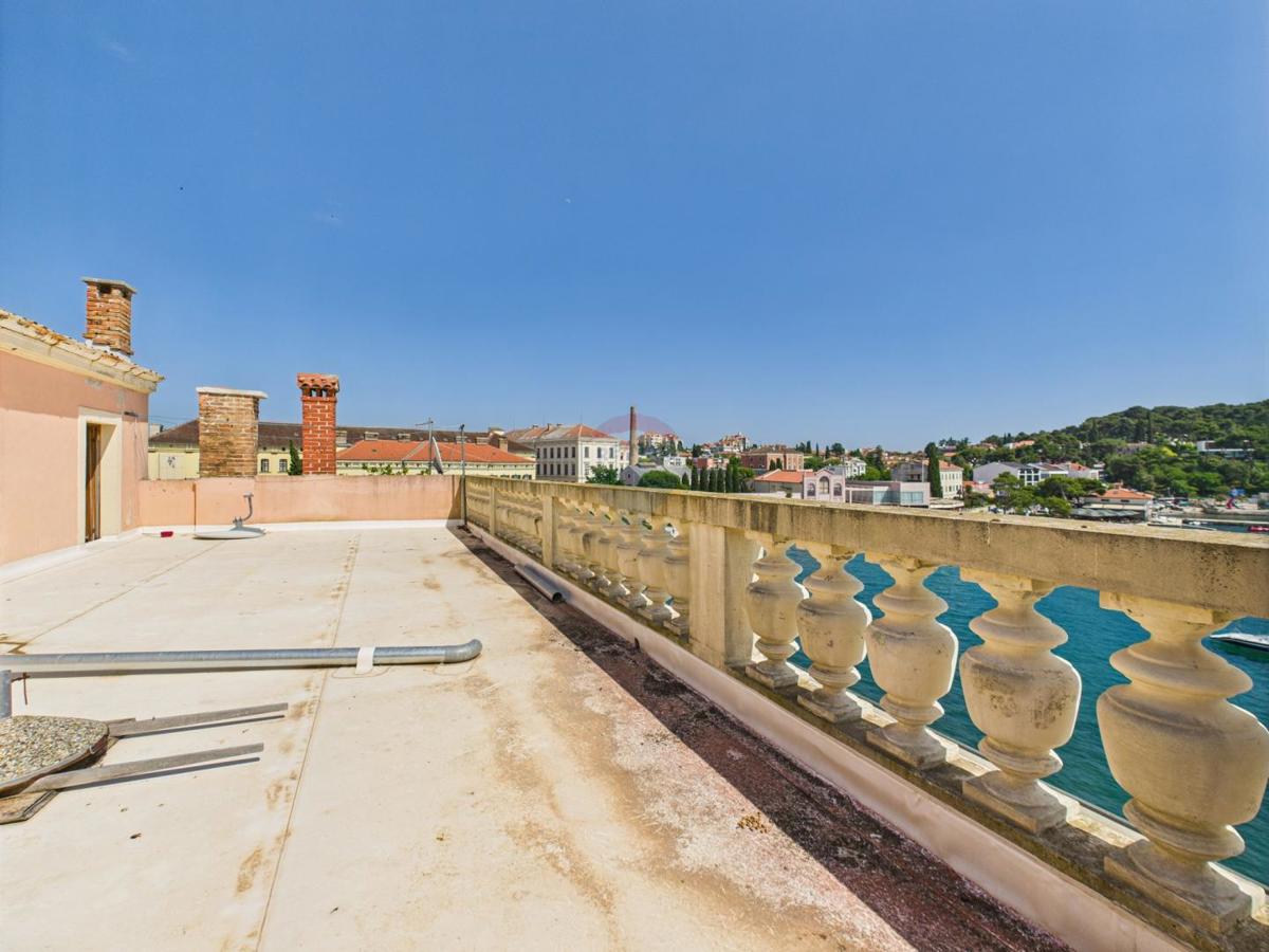 Istria, Rovigno – Opportunità Unica – Appartamento in Villa Storica con Vista Mare