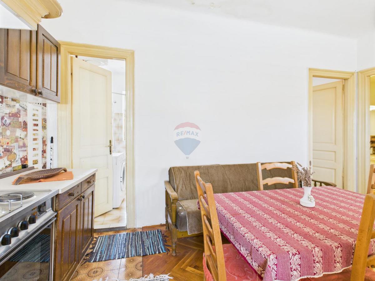 Istria, Rovigno – Opportunità Unica – Appartamento in Villa Storica con Vista Mare