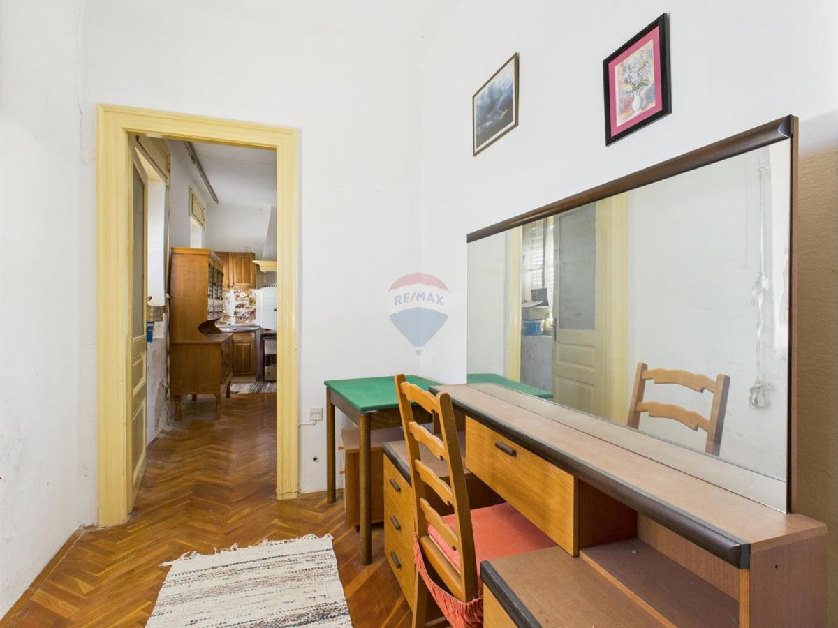Istria, Rovigno – Opportunità Unica – Appartamento in Villa Storica con Vista Mare