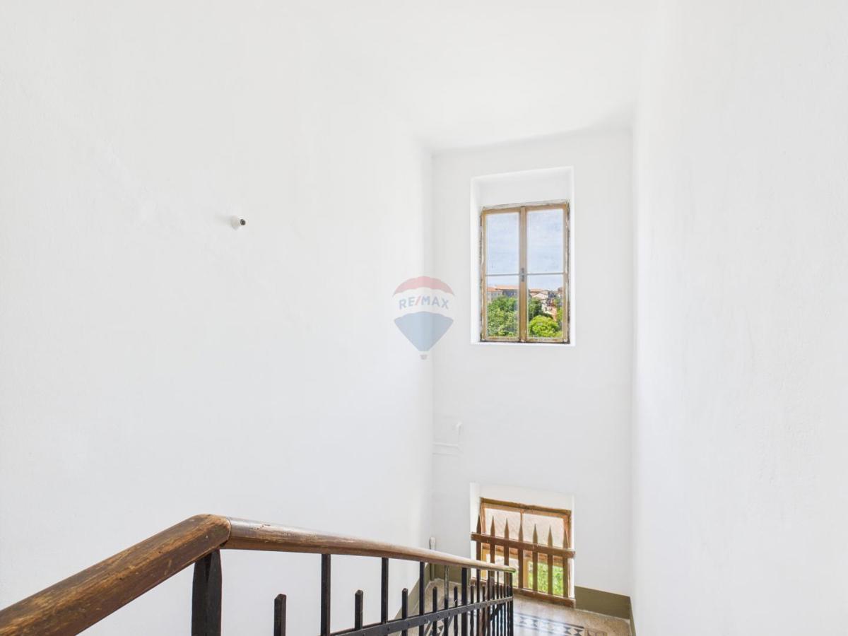 Istria, Rovigno – Opportunità Unica – Appartamento in Villa Storica con Vista Mare