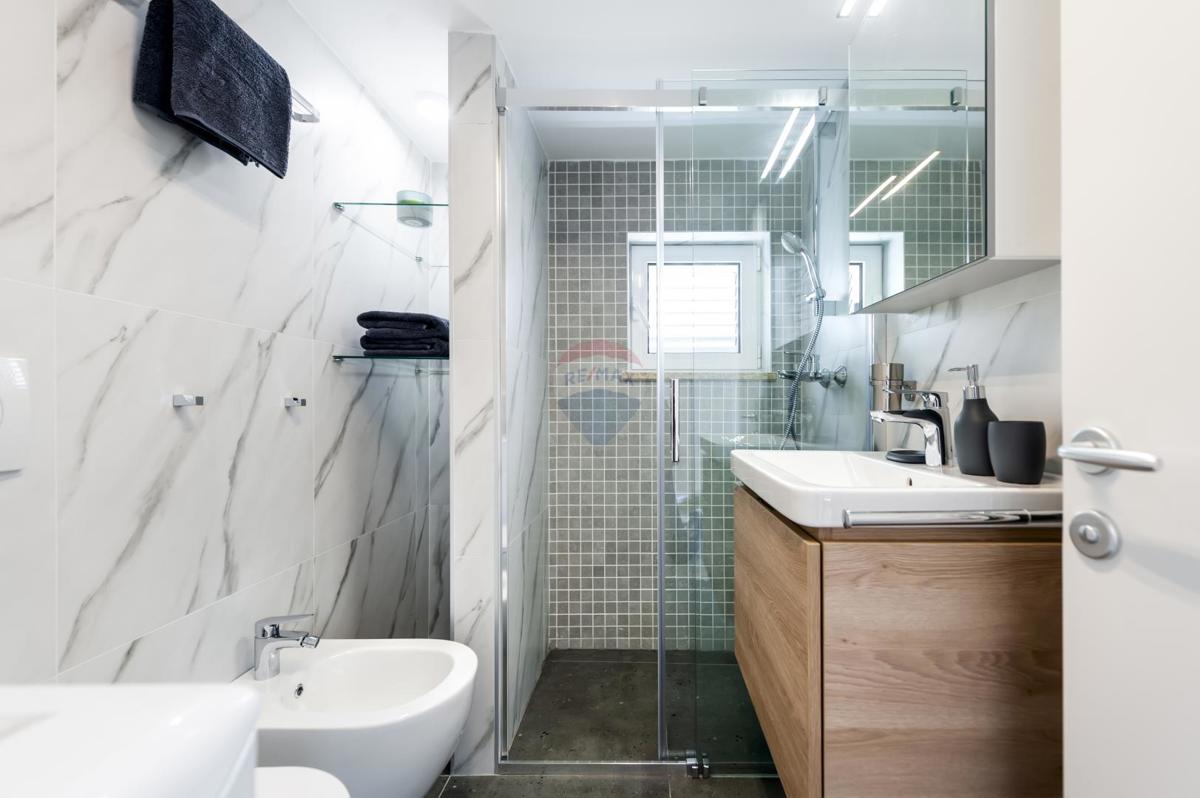 Istria, Rovigno, casa in una tranquilla via nel centro, con vista mare