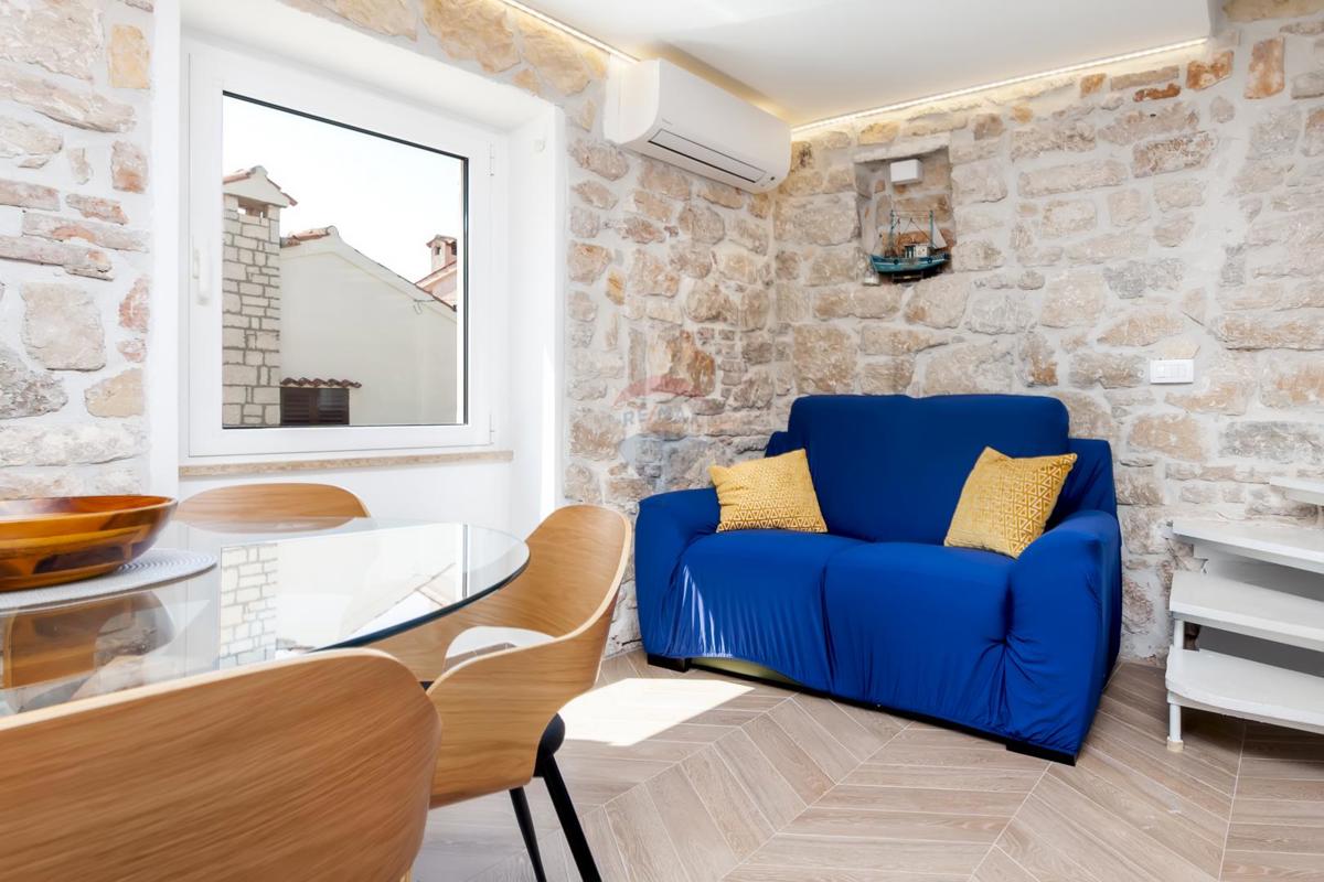 Istria, Rovigno, casa in una tranquilla via nel centro, con vista mare