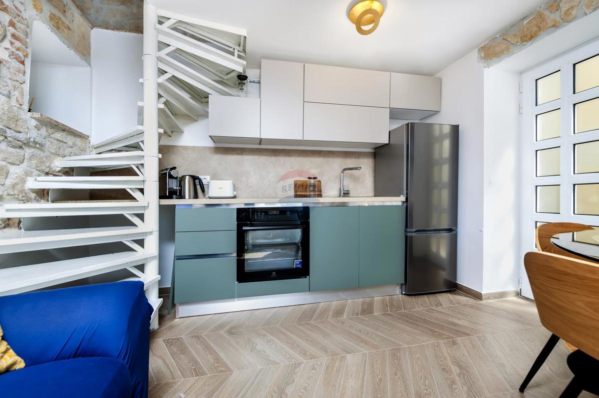 Istria, Rovigno, casa in una tranquilla via nel centro, con vista mare