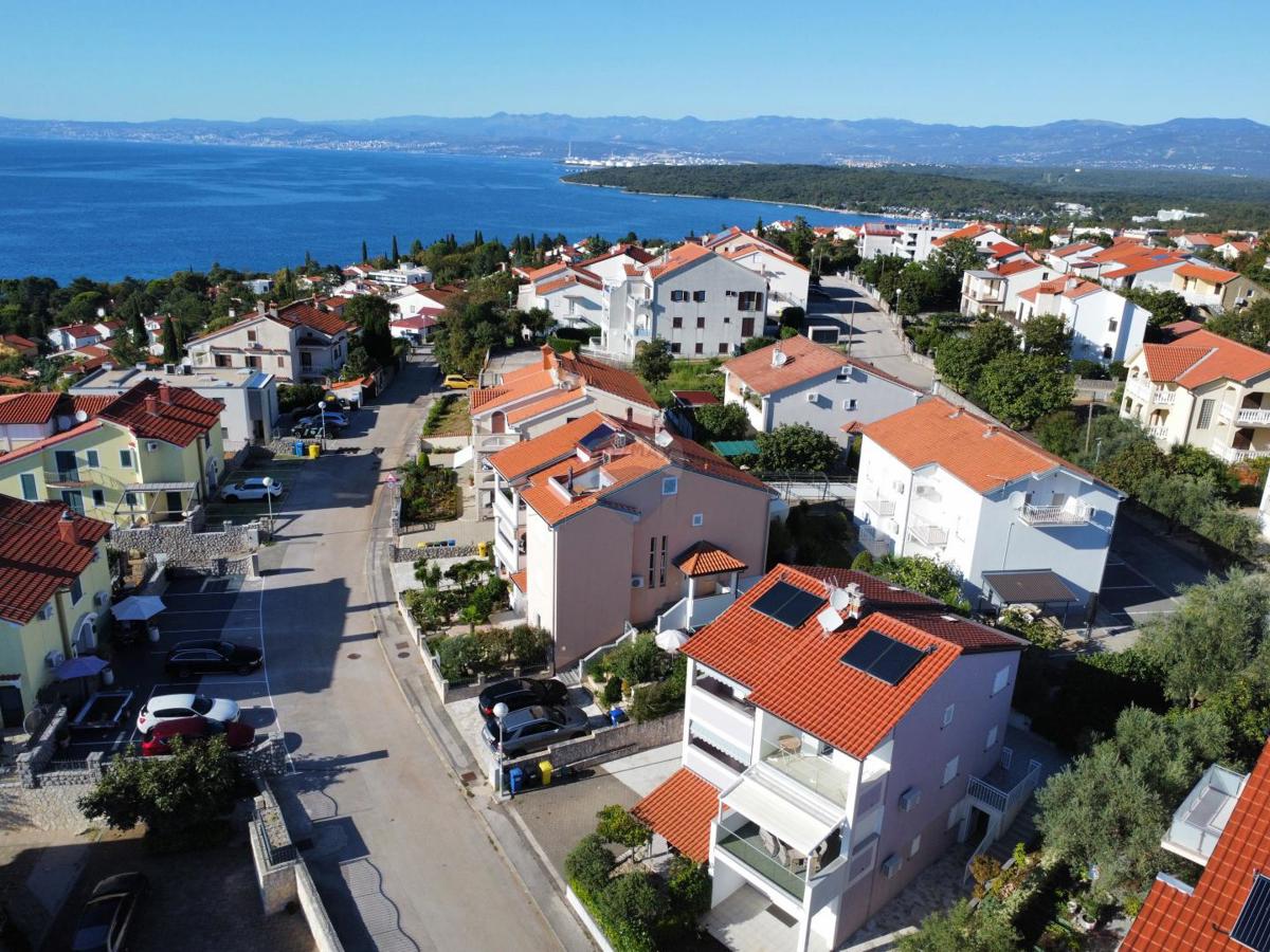 Krk, Njivice – Casa con vista e 2 appartamenti