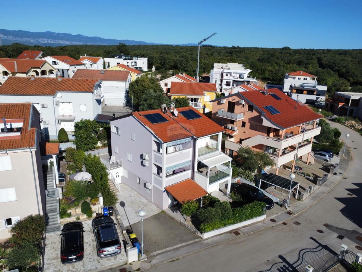 Krk, Njivice – Casa con vista e 2 appartamenti