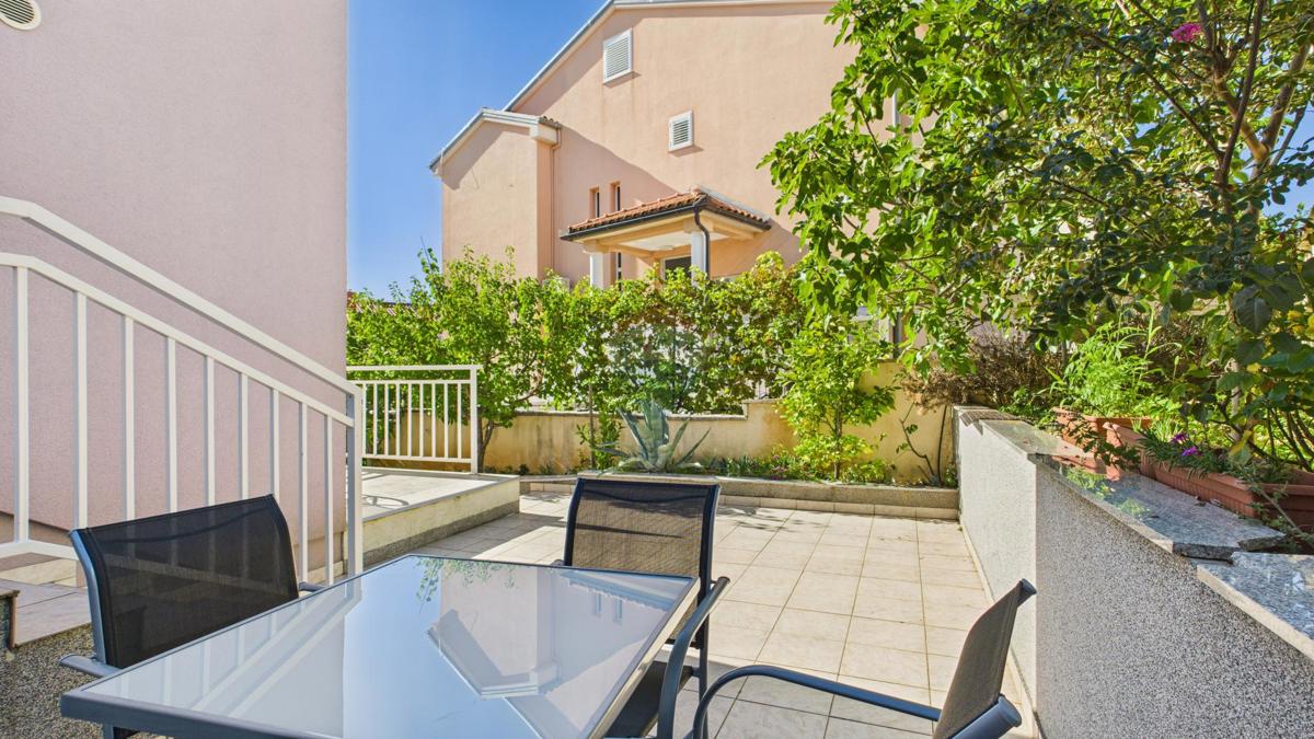 Krk, Njivice – Casa con vista e 2 appartamenti