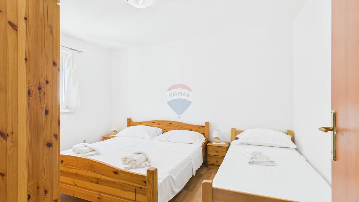 Krk, Njivice – Casa con vista e 2 appartamenti