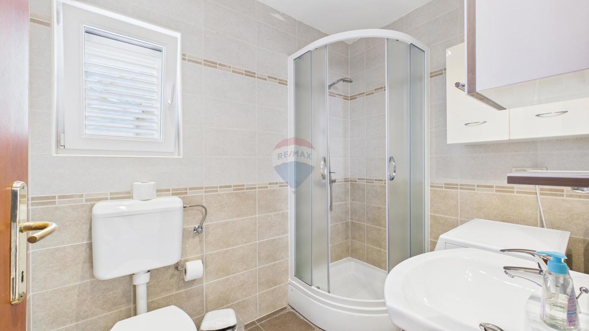 Krk, Njivice – Casa con vista e 2 appartamenti