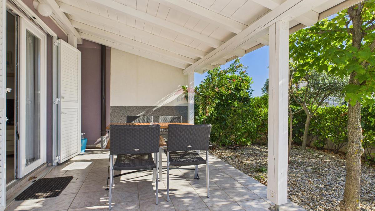 Krk, Njivice – Casa con vista e 2 appartamenti