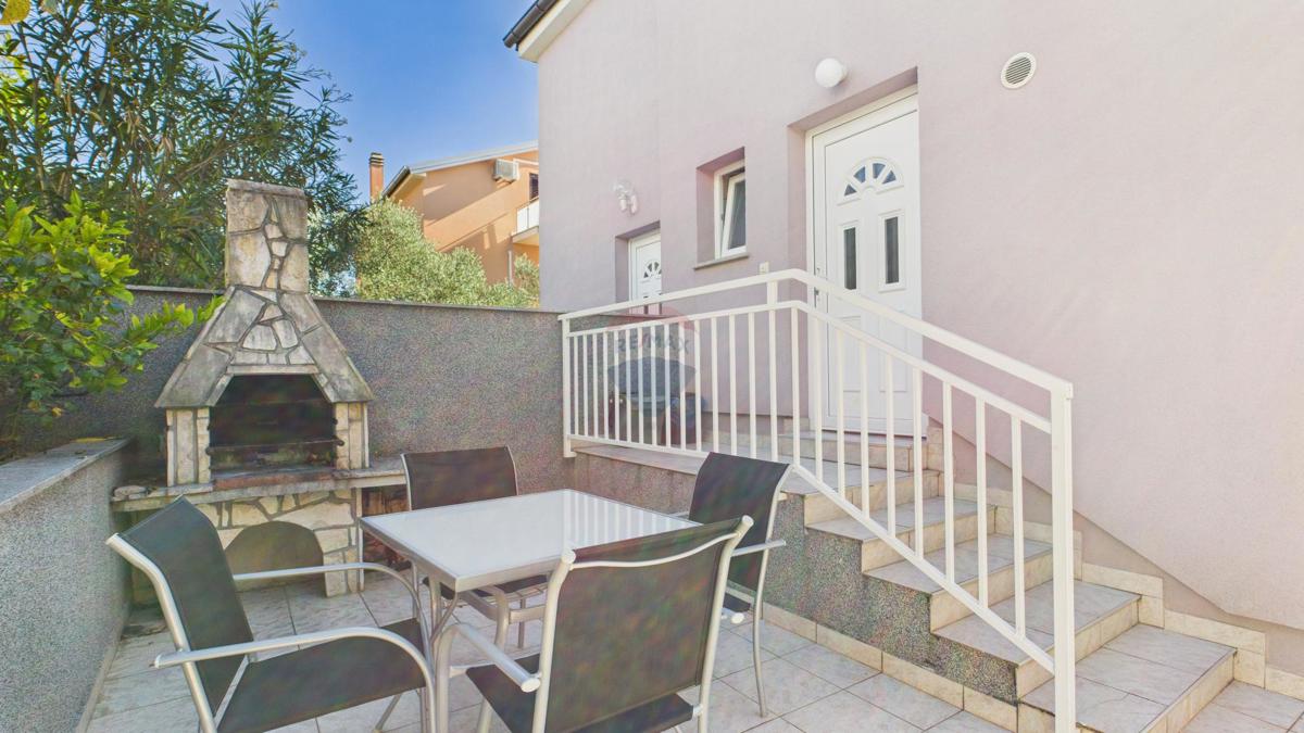 Krk, Njivice – Casa con vista e 2 appartamenti