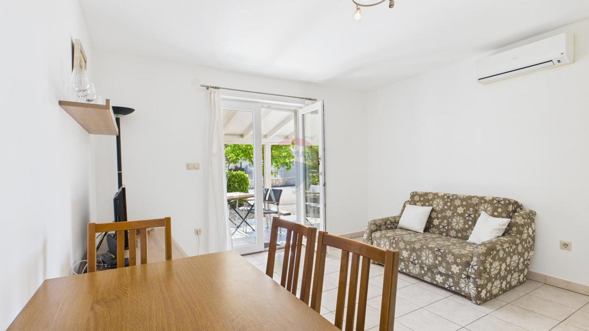 Krk, Njivice – Casa con vista e 2 appartamenti