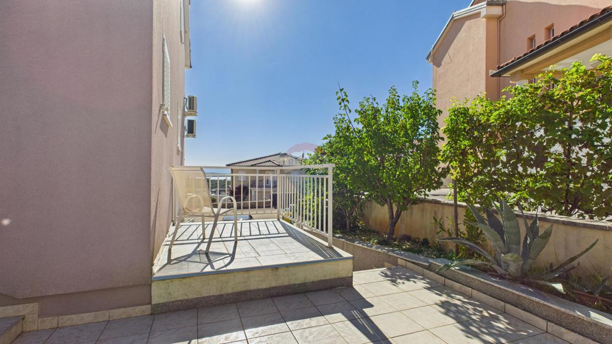 Krk, Njivice – Casa con vista e 2 appartamenti